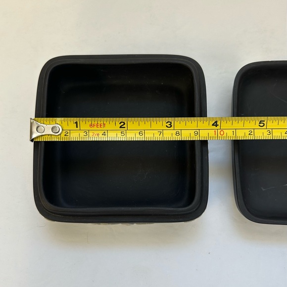 WEDGWOOD Black and White Jasperware Trinket Box with Classical Cameos Circa 1960 - Picture 4 of 7